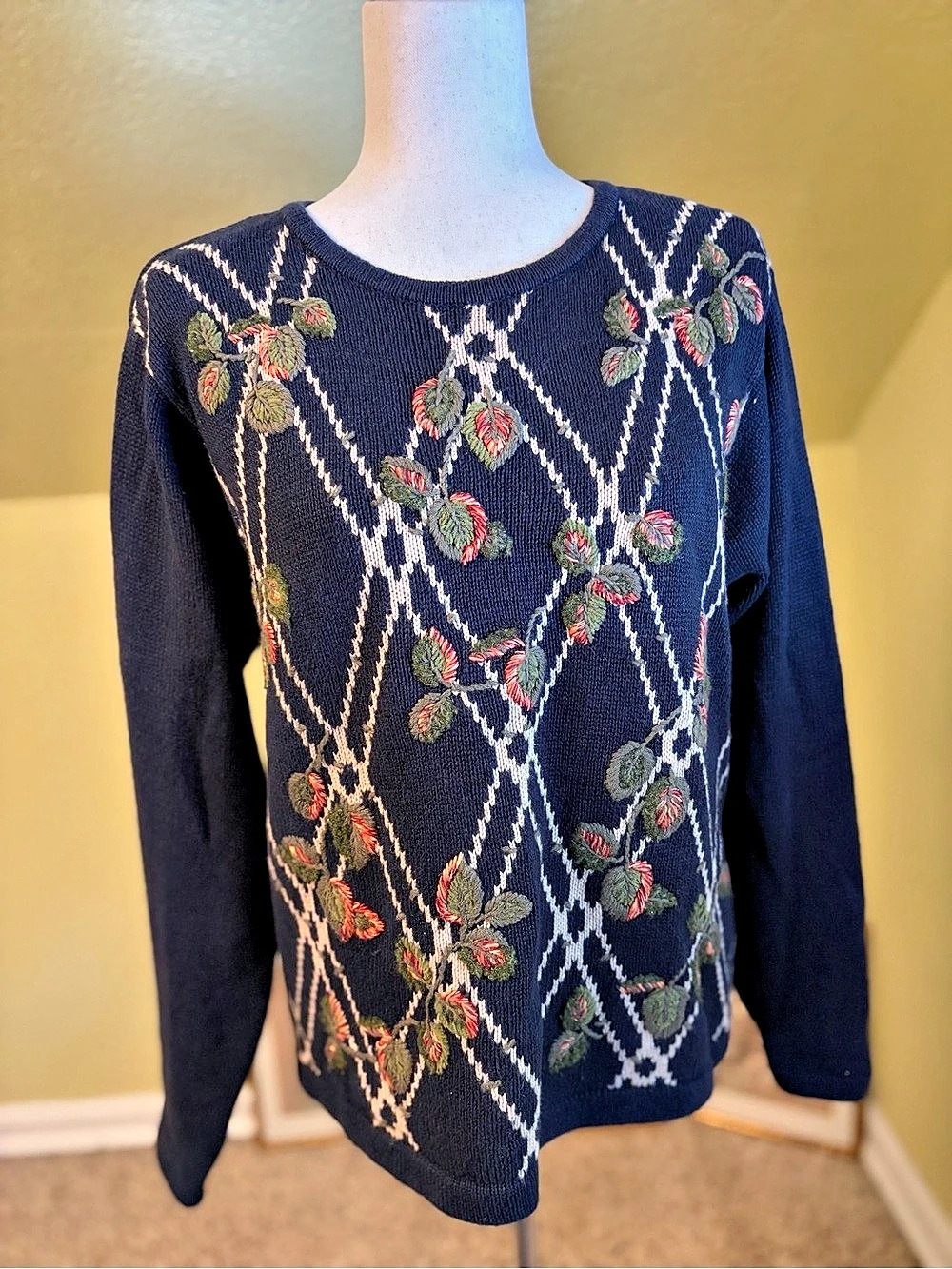 90โs Cottagecore Embroidered Floral Lattice Knit Sweater Navy Shoulder Pads Sz L